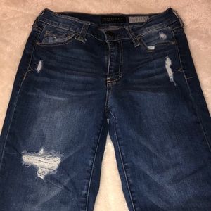Dark wash high-waisted jegging